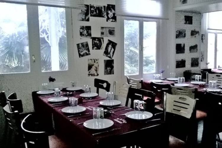 Beyaz Konak Ta Yemekli 45 Likler Eglencesi Istanbul Gece Kulubu Firsatlari